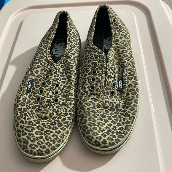 Leopard VANS - Picture 1 of 2